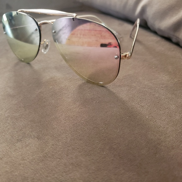 Accessories - Pink mirrored sunglasses
